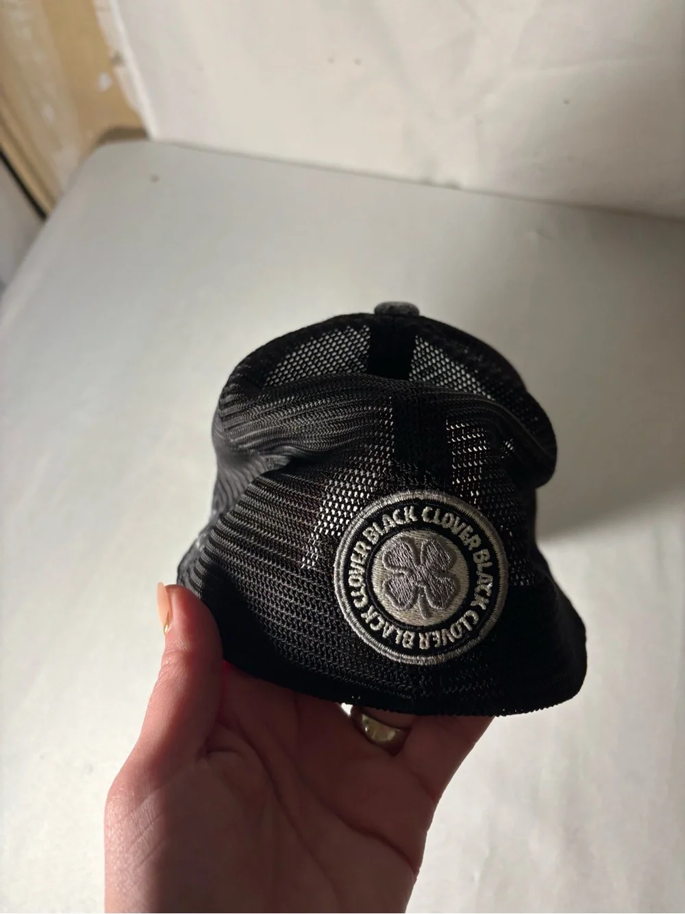 Men’s size small/medium black clover brand baseball cap, #N1016 - Picture 3 of 5